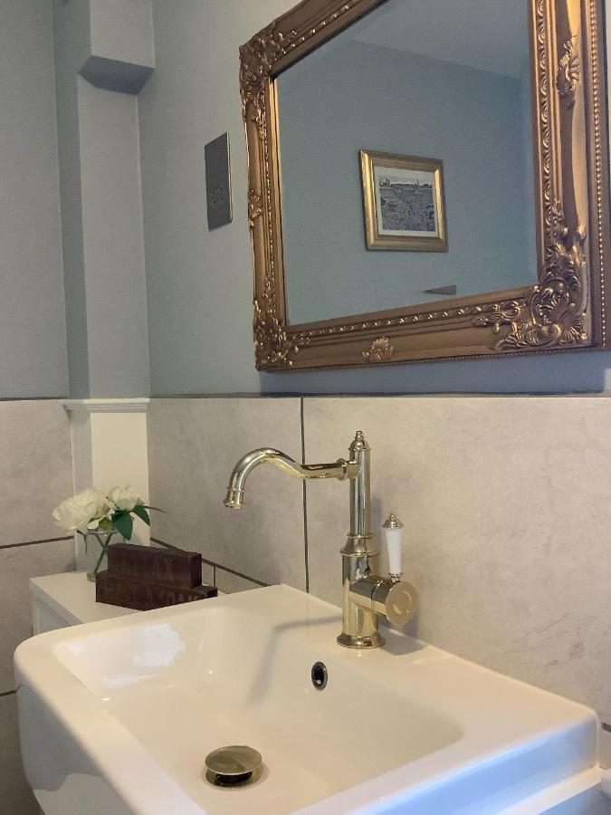 Humphries Cross Apartments 拉伊 外观 照片
